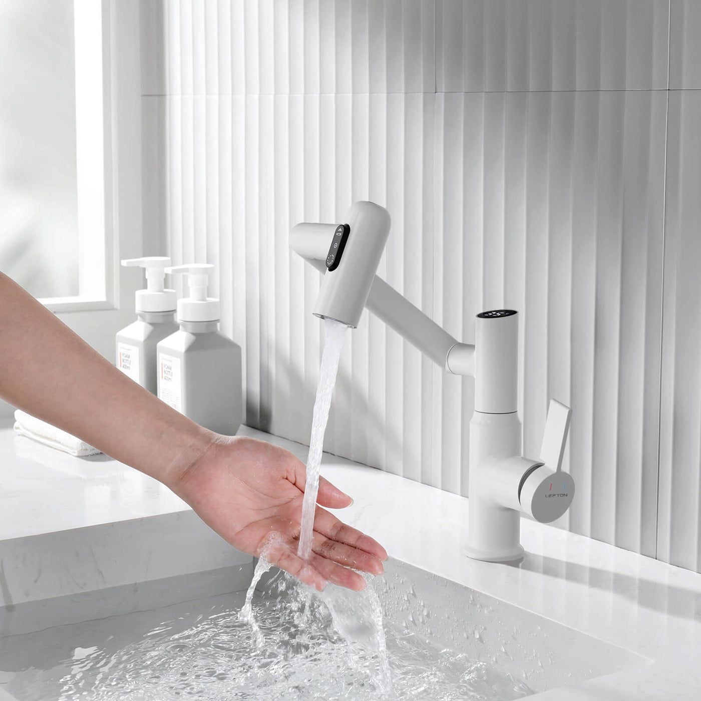 Recertified-Metora Single-Hole Rotatable Faucet with Temperature Display-BF2204-US