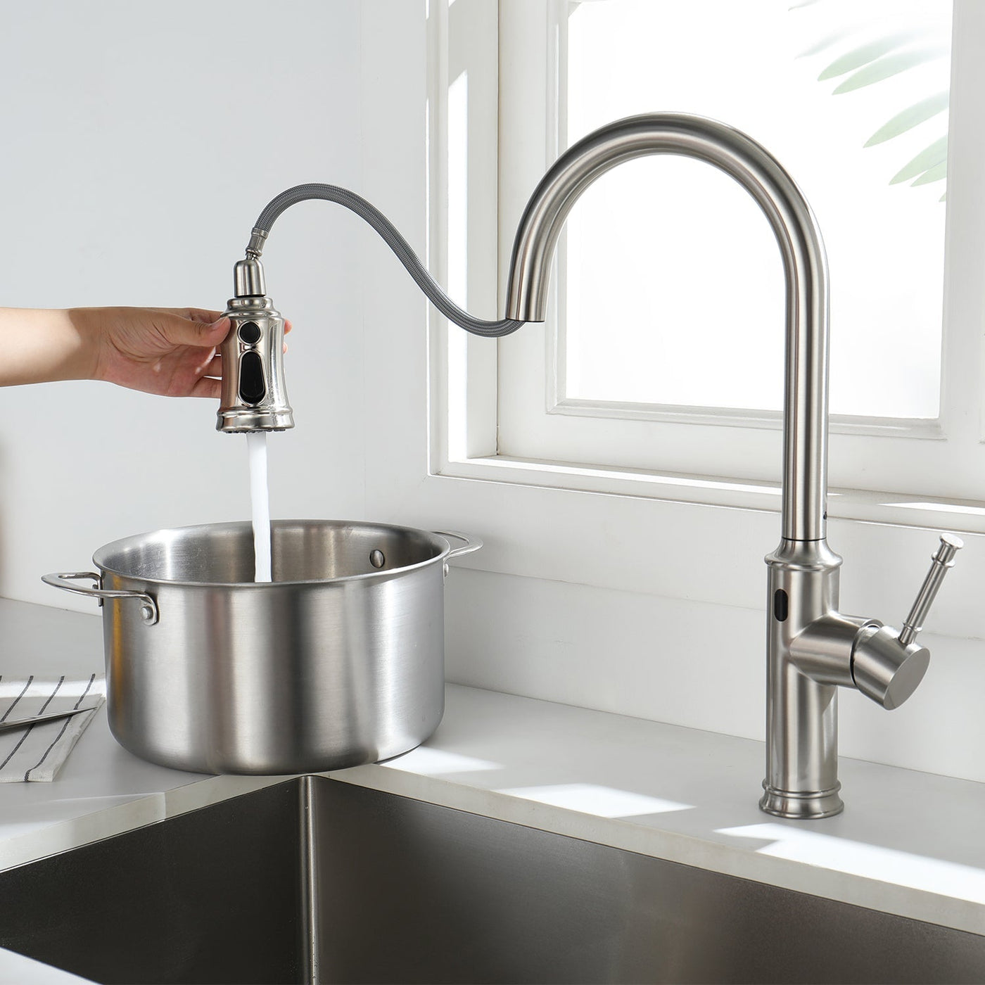 Metora Touchless Sensor & Pull-Down Kitchen Faucet - KF2210