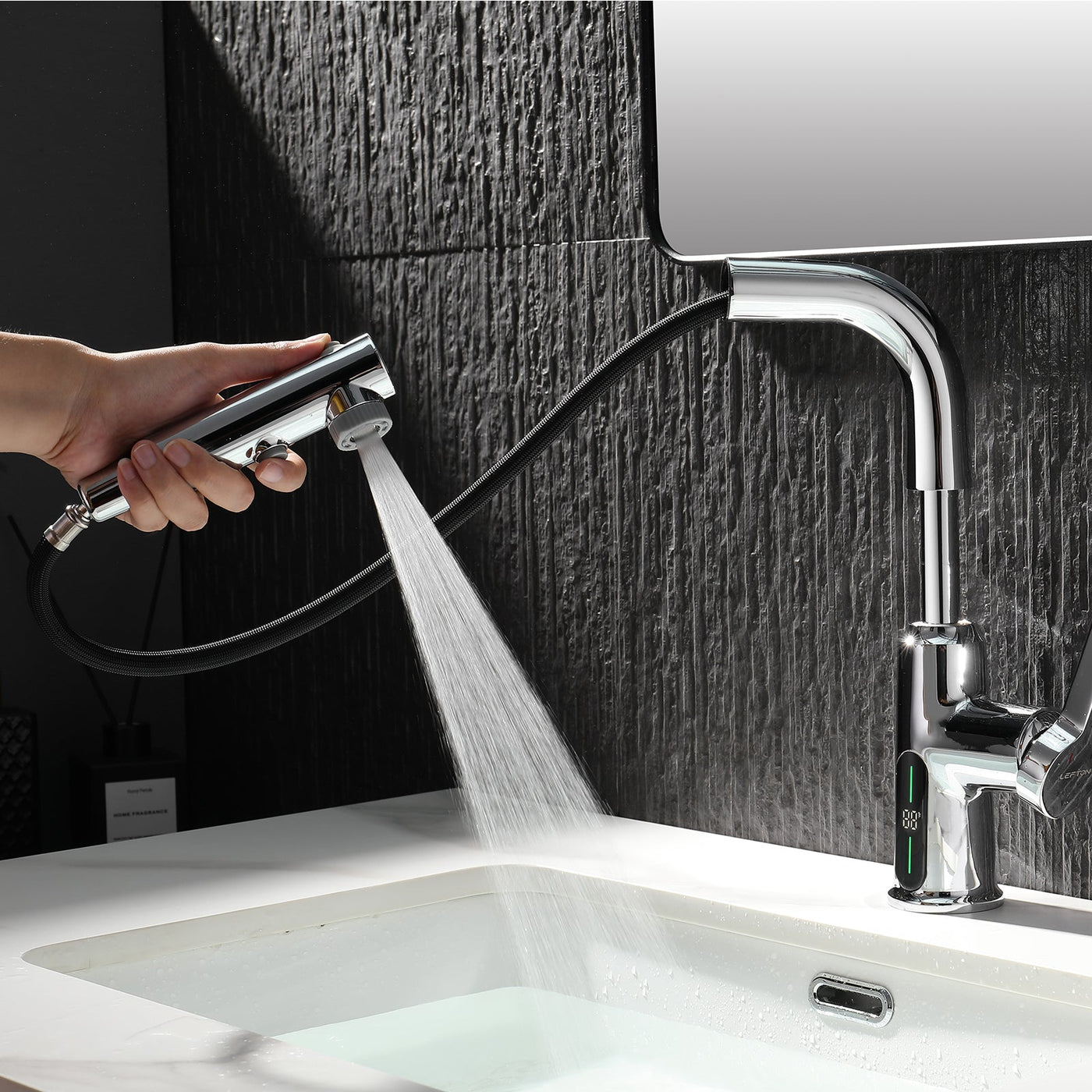 Metora Single-Hole Liftable Pull-Out Bathroom Faucet With Temperature Display-BF2501