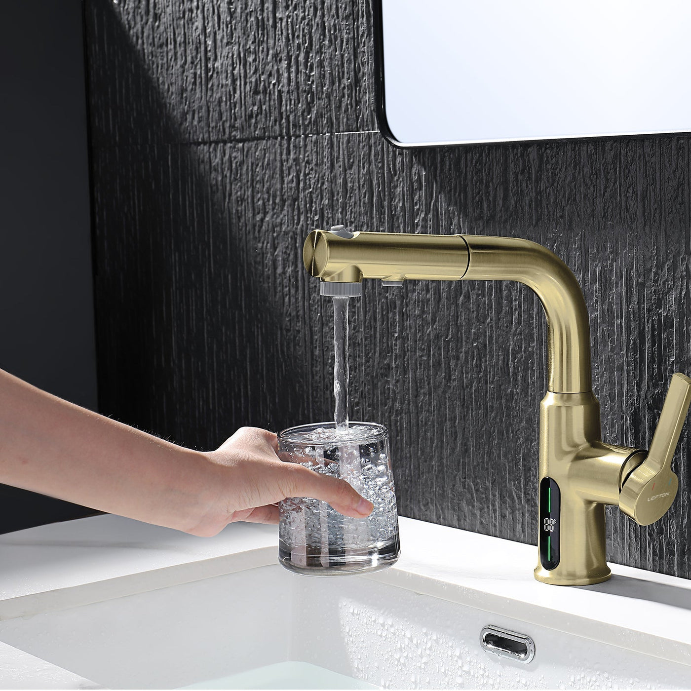 Metora Single-Hole Liftable Pull-Out Bathroom Faucet With Temperature Display-BF2501